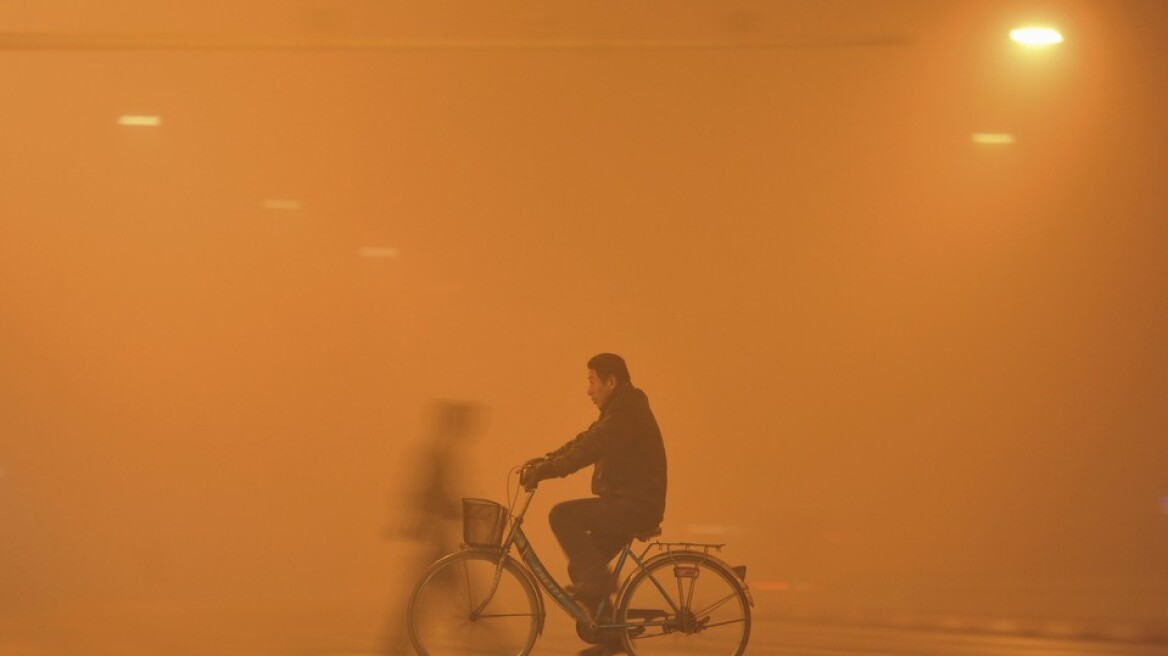 Φωτογραφίες: Ρύπανση ρεκόρ στο Πεκίνο - Τρίτη ημέρα πορτοκαλί συναγερμού